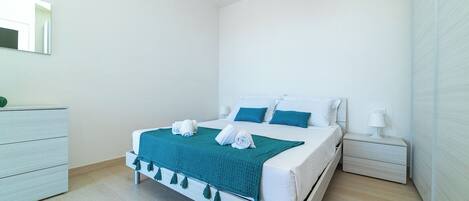 2 bedrooms, bed sheets