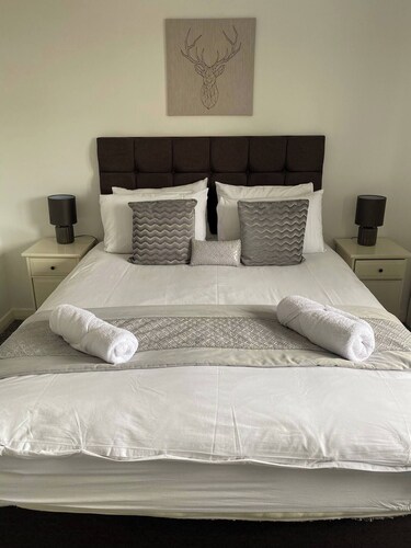 Pure Home Rosyth Dockyard and South Fife by Three Bridges Apartments