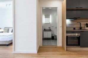 1 dormitorio, tabla de planchar con plancha, cuna de viaje y wifi