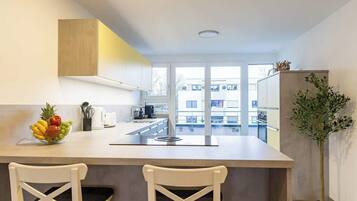 Kühlschrank, Ofen, Herdplatte, Geschirrspüler