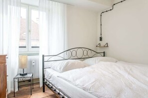 3 chambres, fer et planche à repasser, lit parapluie, Wi-Fi