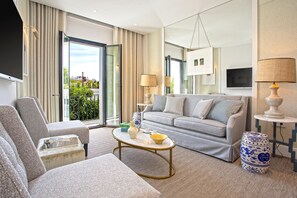 Apartment, River View (2 Bedrooms) | Living area | Smart TV - Genteel Home Betis 67 (Seville)