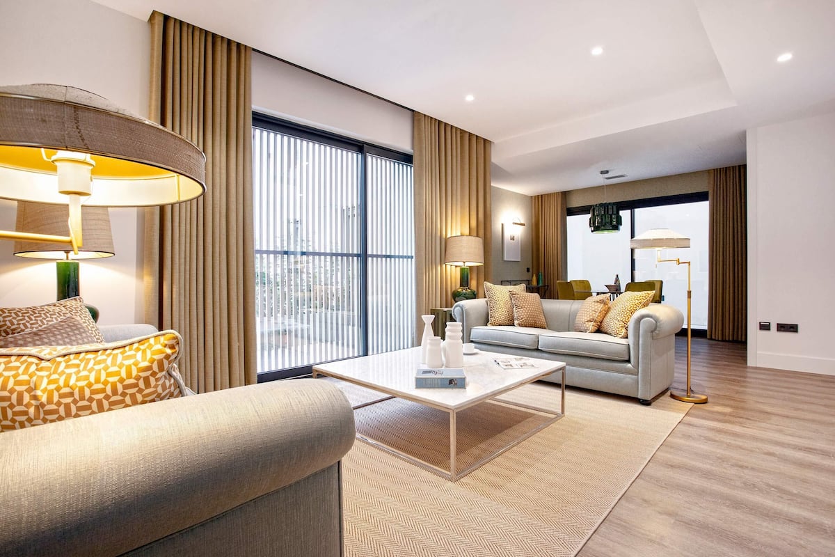 Apartment, 1 Bedroom, Roll-in Shower | Living area | Smart TV