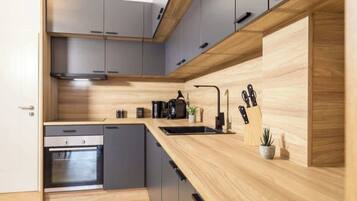 Køleskab, ovn, kogeplade, opvaskemaskine