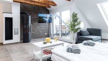 1 bedroom, iron/ironing board, travel crib, WiFi