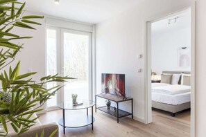 TV, offices - living TIMELESS: Alder Apartments Wohnung 02 (Sasbachwalden)