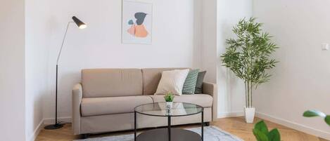 TV, videogiochi, libri, studio