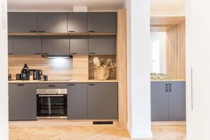 Kühlschrank, Ofen, Herdplatte, Geschirrspüler