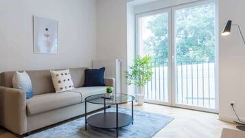 Een televisie, videogames en een kantoor