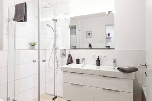 Chuveiro, secador de cabelo
