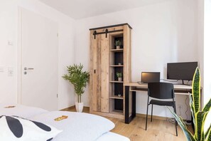 2 quartos, ferros/tábuas de passar roupa, Wi-Fi, roupa de cama