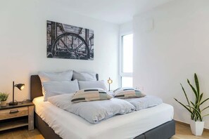 2 bedrooms, desk, iron/ironing board, travel crib