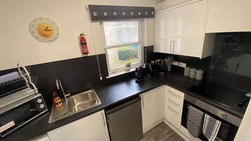 Fridge, microwave, oven, coffee/tea maker
