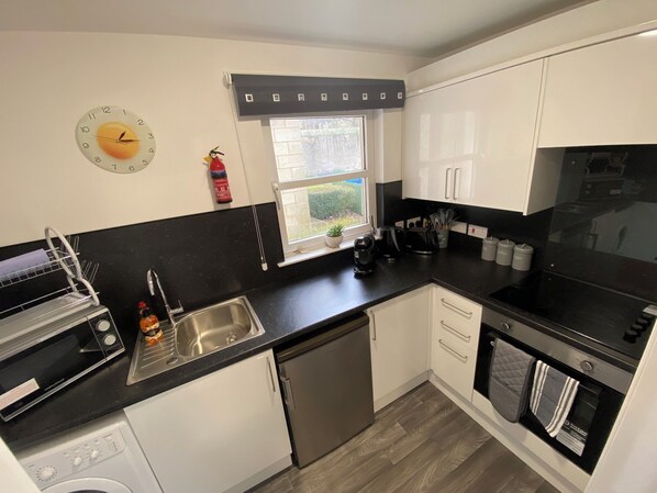 Fridge, microwave, oven, coffee/tea maker