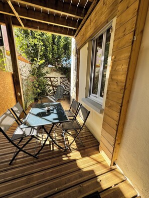 تناول الطعام بالخارج