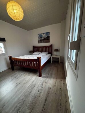 1 bedroom, iron/ironing board, travel crib, WiFi - To complete (La Bernerie-en-Retz)