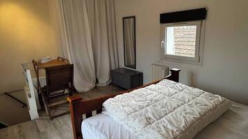 1 slaapkamer, een strijkplank/strijkijzer, reisbedje, wifi