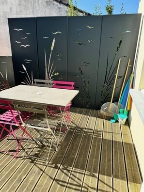 Outdoor dining - Lovely Apart. 55m² - 5 People / 2 Bedrooms, Terrace sea view (La Bernerie-en-Retz)