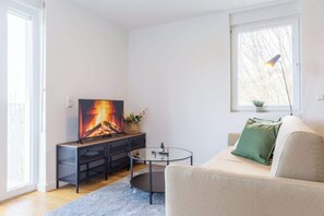 TV, offices - living TIMELESS: Alder Apartments Wohnung 35 (Sasbachwalden)