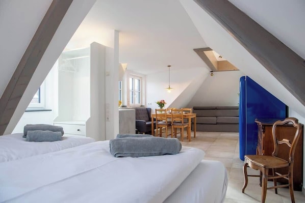 1 habitación, tabla de planchar con plancha, cuna de viaje y wifi 