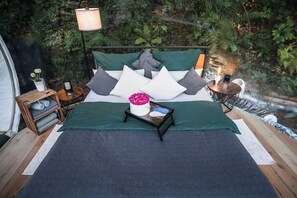 1 bedroom, travel cot