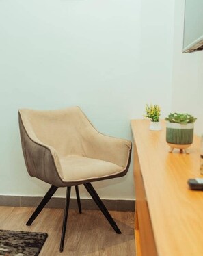 Studiosuite – deluxe, 1 soverom, eget bad, executive-nivå | Skrivebord, skrivebord for bærbar PC og wi-fi (inkludert)