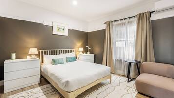 4 slaapkamers, een strijkplank/strijkijzer, gratis wifi, beddengoed