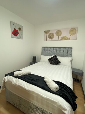 1 chambre, fer et planche à repasser, Wi-Fi gratuit, draps fournis