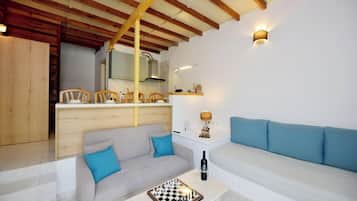 Family Quadruple Room | Living area