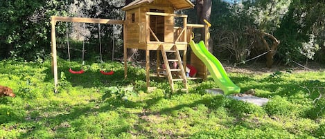 Children’s play area – outdoor