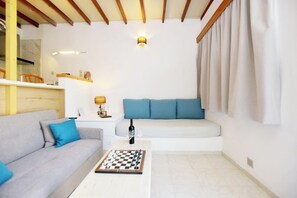 Family Quadruple Room | Living area