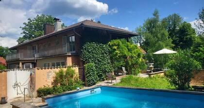High-quality villa on Lake Starnberg with pool