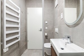シャワー、ヘアドライヤー、タオル、石鹸