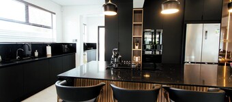 Spacious 4-bedroom villa with WiFi and AC in fantastic Harare