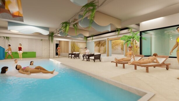Un área de piscina interior con sillones reclinables, una piscina y un espacio de descanso con mesas y sillas.
