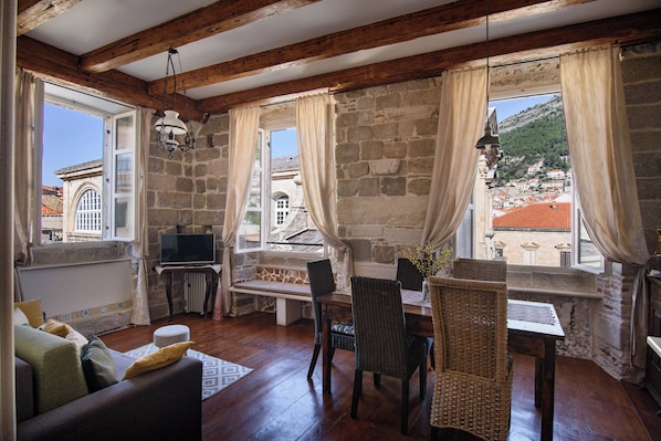 Apartment, City View | Living area