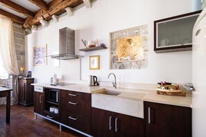 Apartment, City View | Private kitchen | Coffee/tea maker, electric kettle