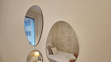 3 bedrooms, desk, iron/ironing board, travel crib