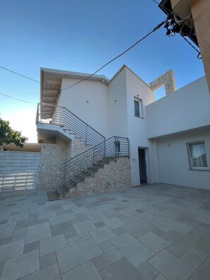 Front of property - Aurantia - Mediterranean Tale (Tropea)
