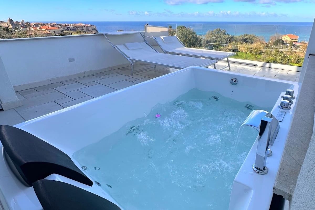Suite Deluxe, vista mare | Vasca idromassaggio privata