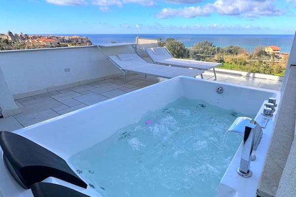 Bañera de hidromasaje privada