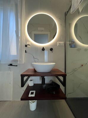 Comfort Double Room, Balcony, Sea View | Bathroom - Aurantia - Mediterranean Tale (Tropea)