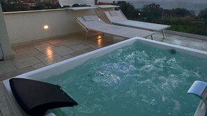 A rooftop pool with two lounge chairs and a jacuzzi. - Aurantia - Mediterranean Tale (Tropea)