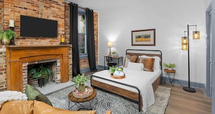 1 bedroom, 1 bathroom studio apartment in Downtown Augusta. The sleeping arrangements for this unit is a full-sized bed.