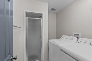 Interior - 1 bedroom, 1 bathroom studio apartment in Downtown Augusta. The sleeping arrangements for this unit is a full-sized bed. (Augusta)