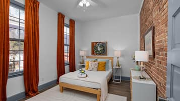 1 slaapkamer, een bureau, een strijkplank/strijkijzer, gratis wifi