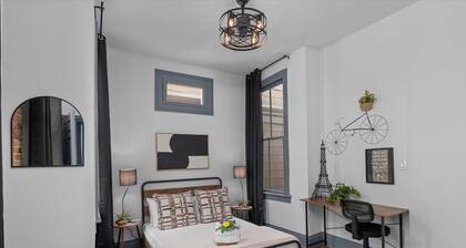 1 bedroom, 1 bathroom suite in Downtown Augusta. The sleeping arrangements for this unit are a full bed and a pull-out couch in the living room.