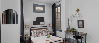 1 bedroom, 1 bathroom suite in Downtown Augusta. The sleeping arrangements for this unit are a full bed and a pull-out couch in the living room.