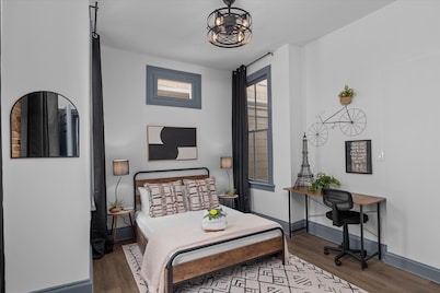 1 bedroom, 1 bathroom suite in Downtown Augusta. The sleeping arrangements for this unit are a full bed and a pull-out couch in the living room.