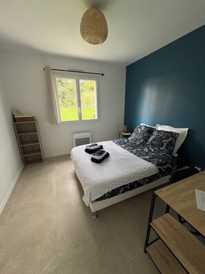 3 bedrooms, iron/ironing board, travel cot, WiFi